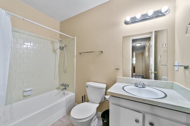 Building Photo - 2117 Freeland Way