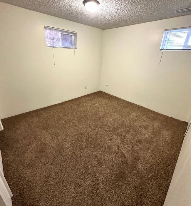 Building Photo - Remodeled 4 Bd Home with 23'x35' Heated Wo...