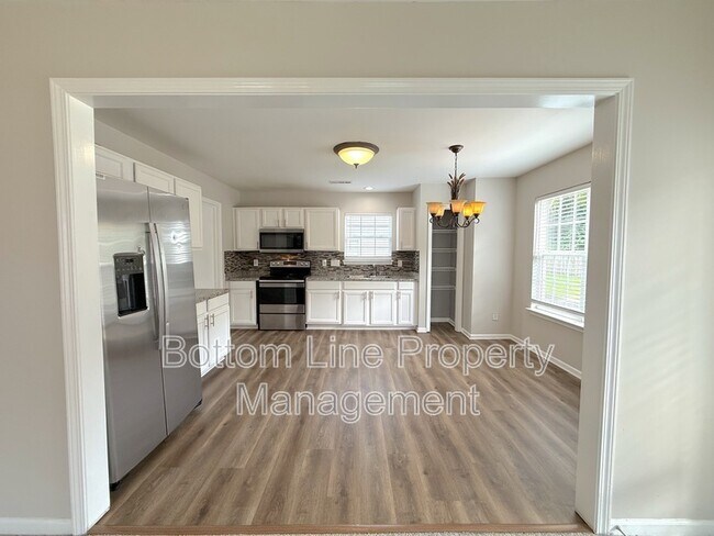 Building Photo - 4133 Robinwood Dr