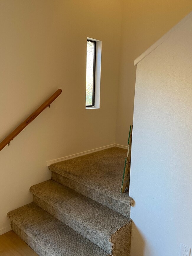 Building Photo - 5801 Lowell St NE