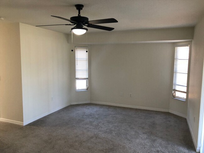 Building Photo - Spacious & Stylish 4-Bedroom Home – Prime ...