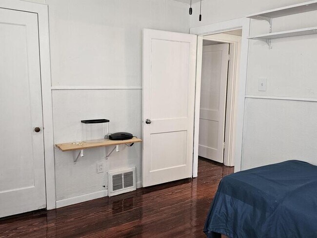 Building Photo - 25 N Marguerite Ave