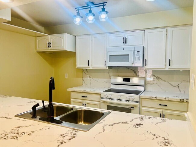 Building Photo - 8814 Beau Monde Dr