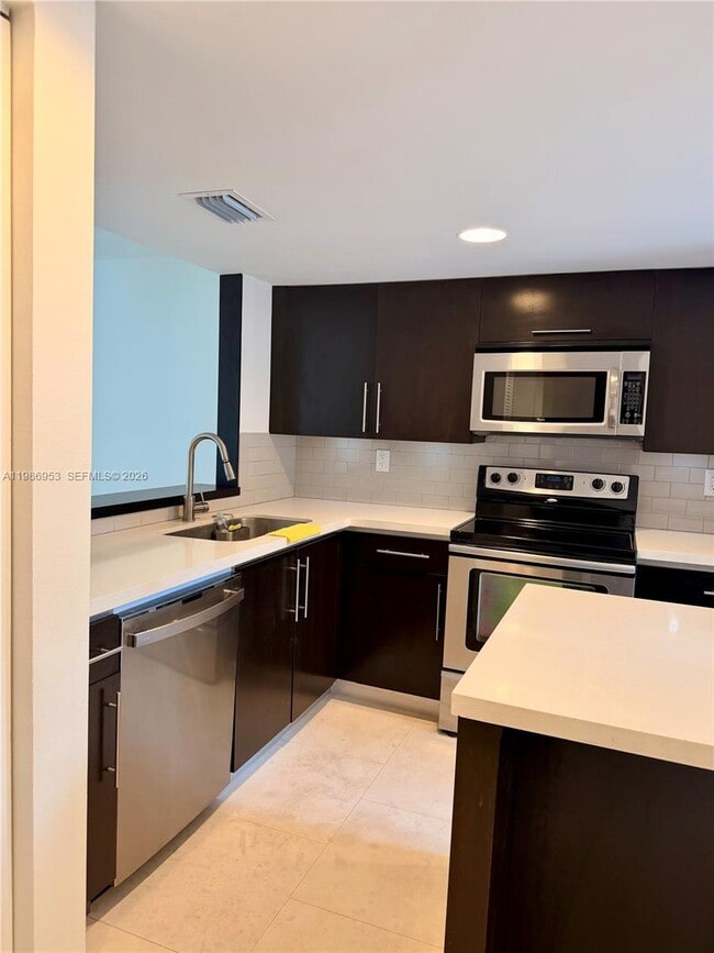 Building Photo - 5570 SW 70th Pl S