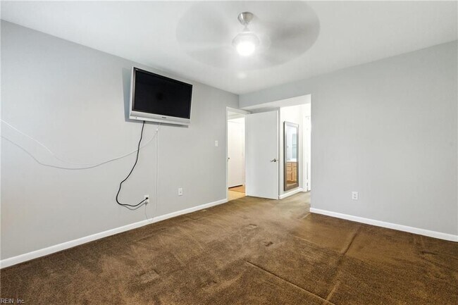 Building Photo - 117 Roane Dr