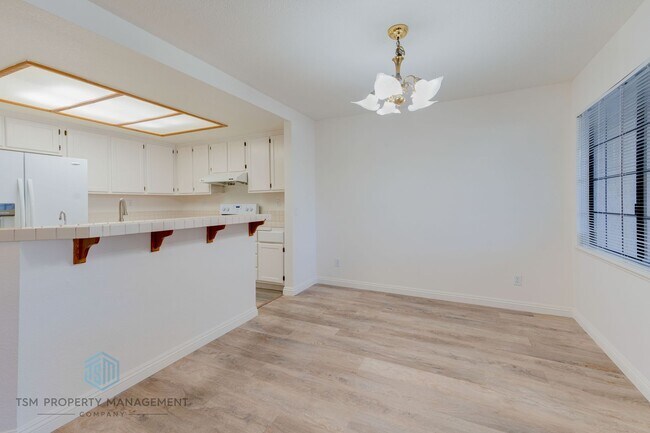 Building Photo - 2 Bed 2.5 Bath Montefino Townhome in the Heart of Diamond Bar!