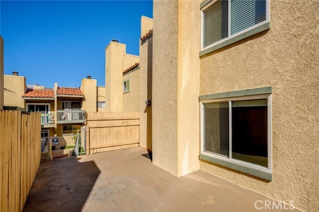 Building Photo - 10260 Plainview Ave