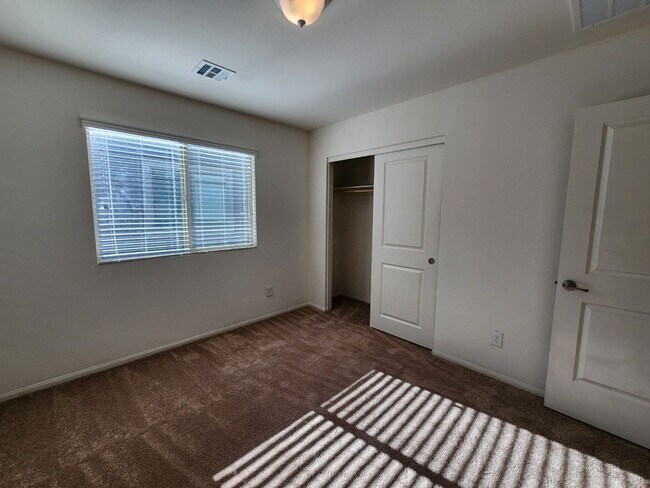 Building Photo - Spring Valley close to Restaurants and Shopping