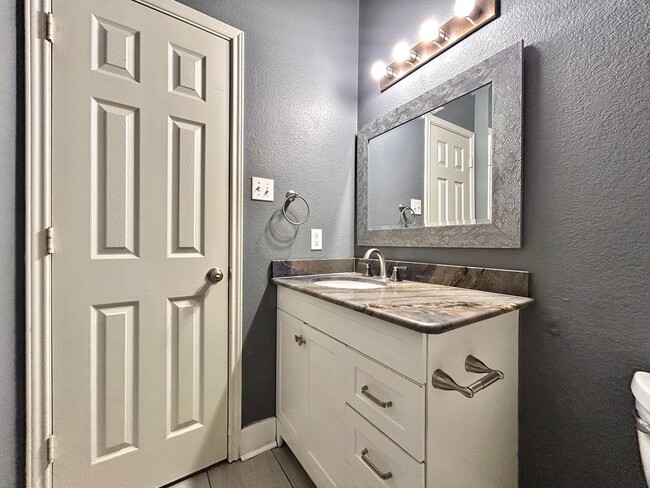 Building Photo - 1709 Bush Coat Ln