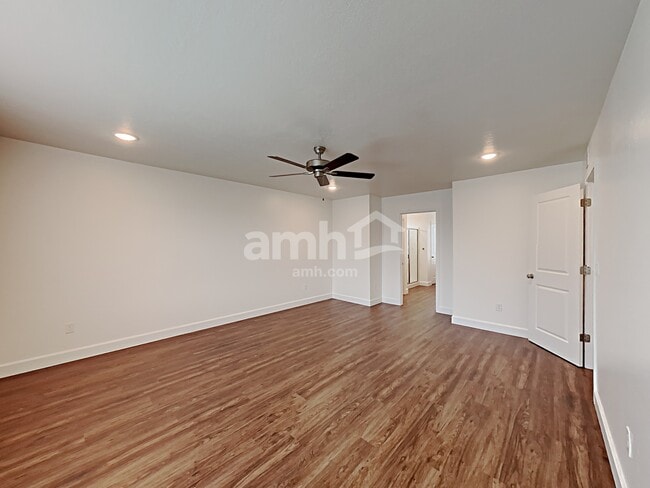 Building Photo - 1338 E White St