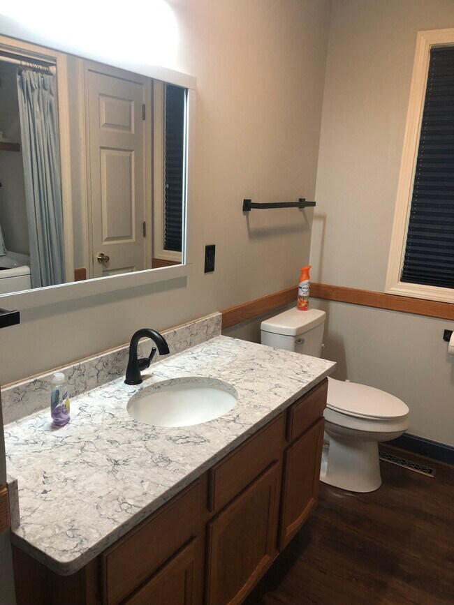 1/2 bath - 120 Courtyard Ln