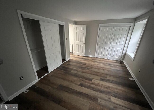 Building Photo - 5748 Yellowrose Ct