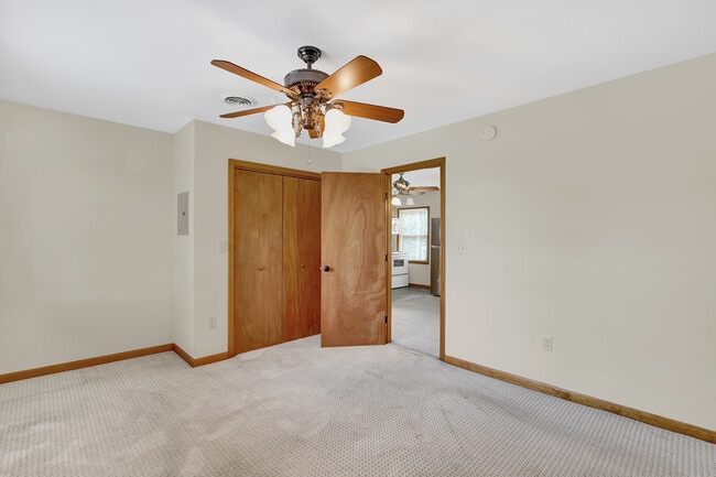 Building Photo - 1049 Yoder Dr