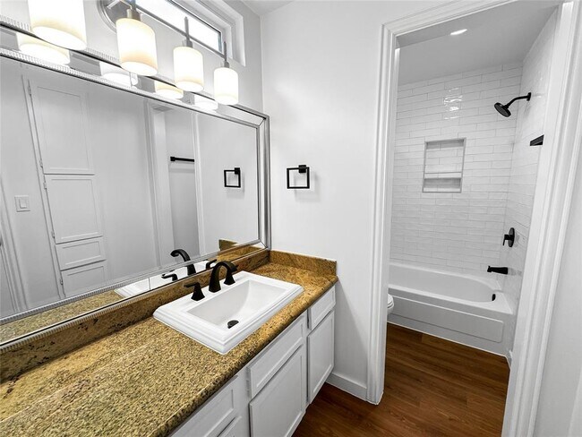 Building Photo - 11731 Lakeside Pl Dr