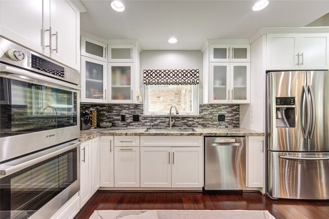 Building Photo - 15739 Fleetwood Oaks Dr