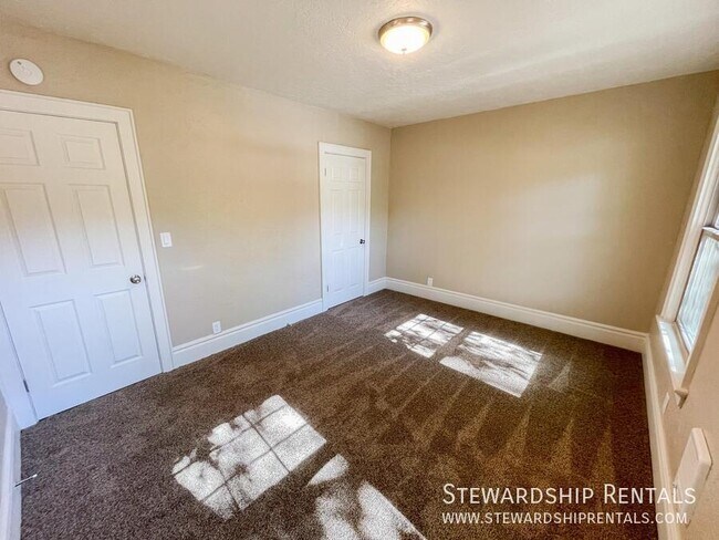 Building Photo - 2334 Augusta St