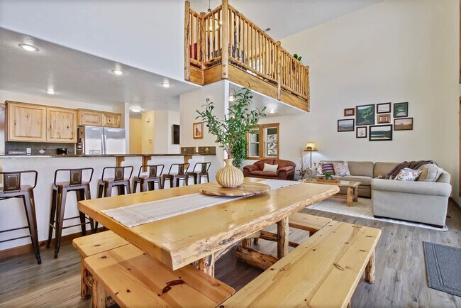 Building Photo - 130 Par Dr