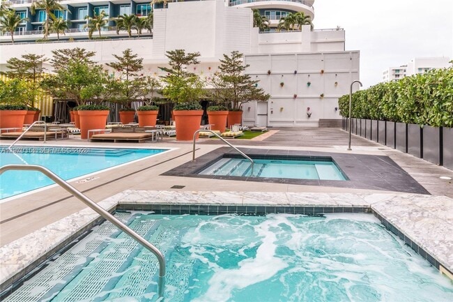 Building Photo - 1300 S Miami Ave