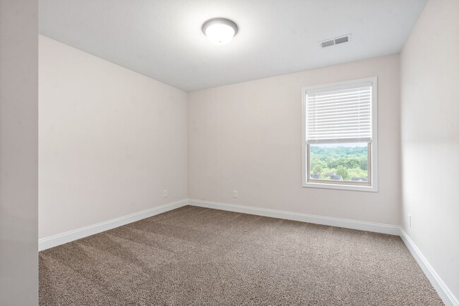 Building Photo - Pet Friendly Four Bedroom!