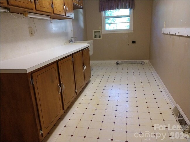 Building Photo - 10115 Elmsbrook Ln