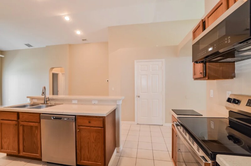 Building Photo - 120 Vine Dr