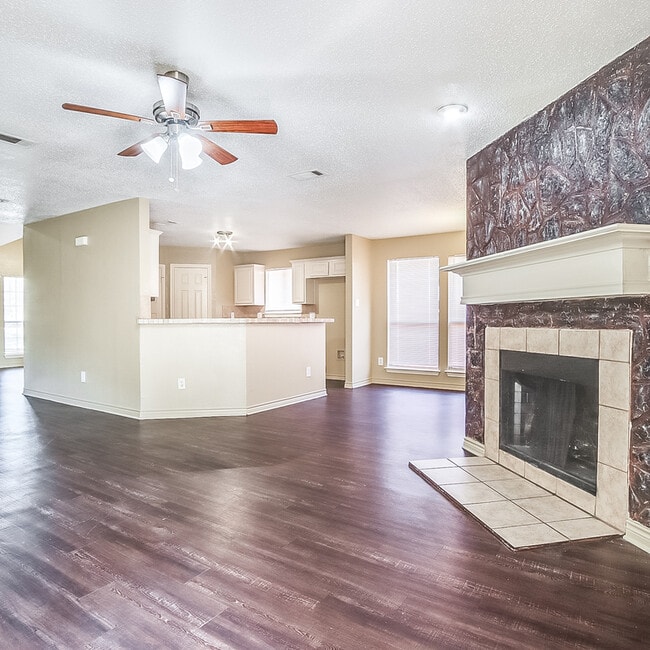 Building Photo - 8040 Texridge Dr