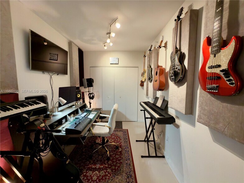 Building Photo - 488 NE 18th St