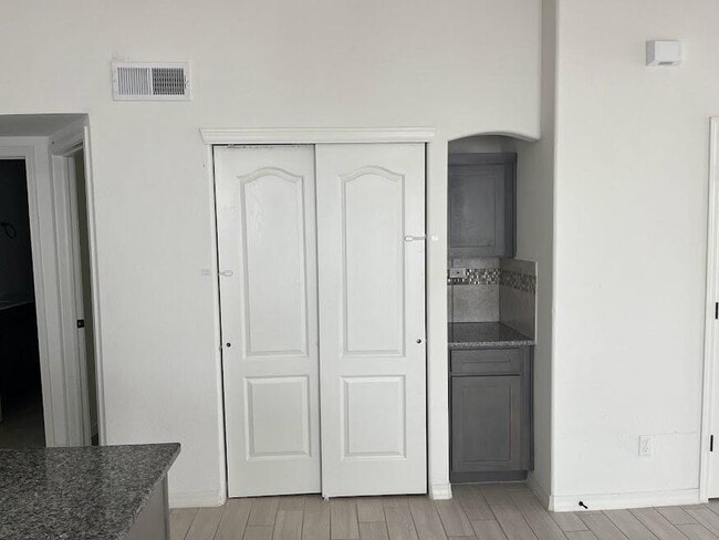 Building Photo - 904 Betton Pl