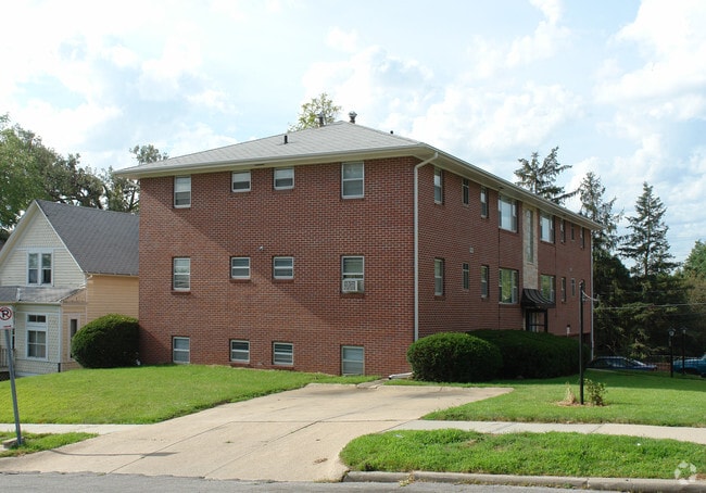 Primary Photo - 10 on Jackson