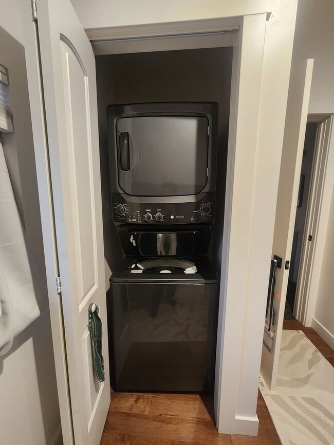 Building Photo - ADU blocks from Tennyson St! Available February 1st!