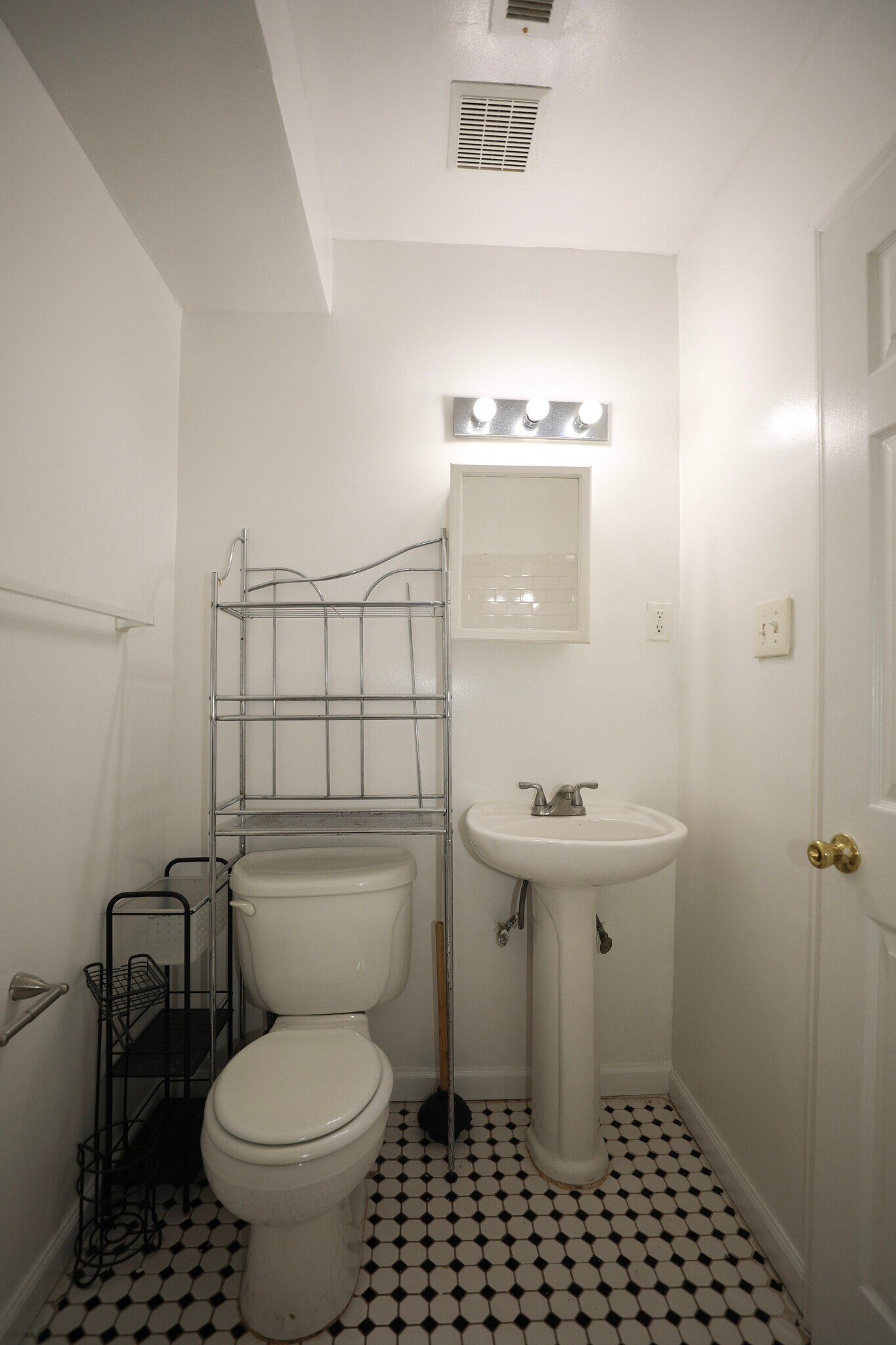 Building Photo - 1305 Orren St NE