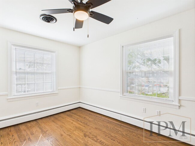 Building Photo - 1371 Irving Rd