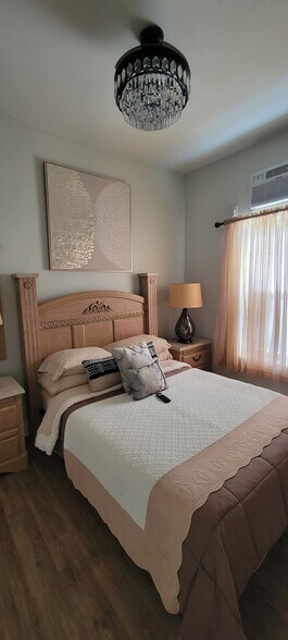 Building Photo - 132 N 3rd St