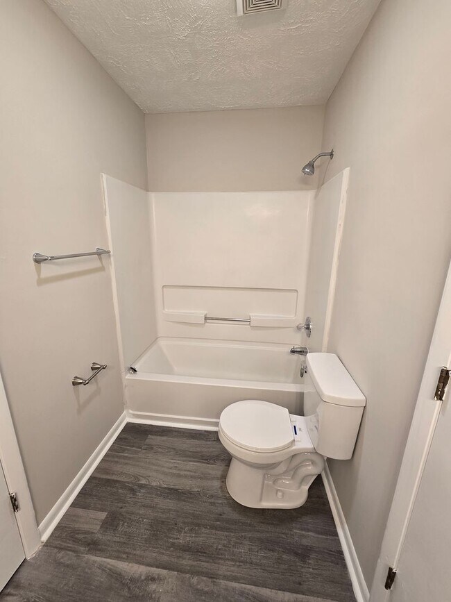 Building Photo - 1021 Wood Creek Dr