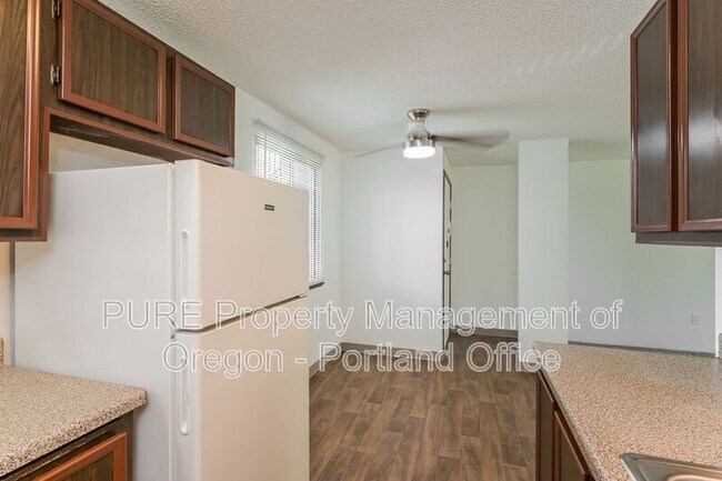Building Photo - 14140 NE Sandy Blvd