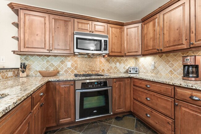 Building Photo - 2905 Mountaineer Cir