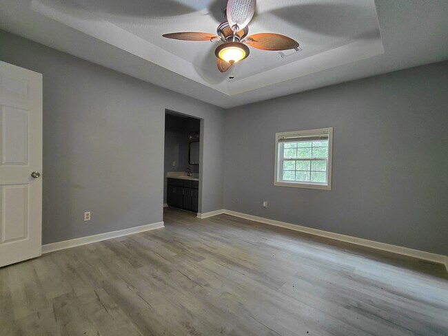 Building Photo - 208 Woodcarver Trail