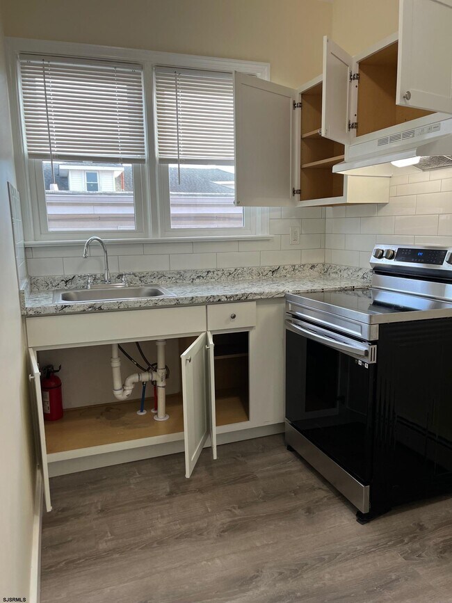 Building Photo - 16 N Sacramento Ave