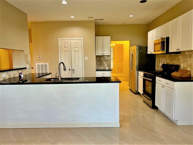 Building Photo - 1802 Hickory Hill Ct