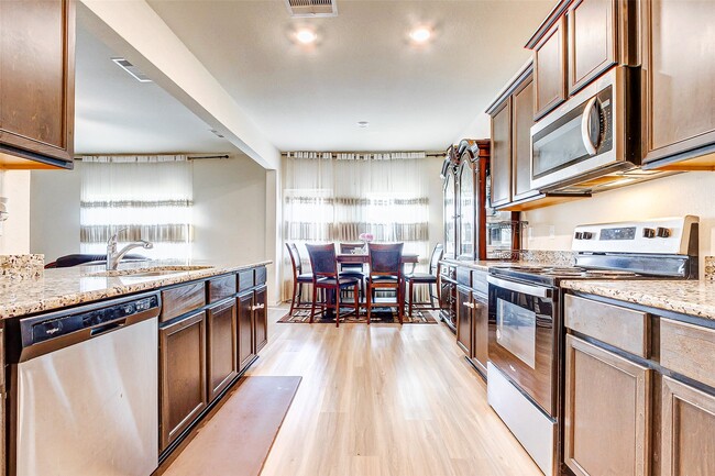 Building Photo - 1215 Hollow Stone Dr