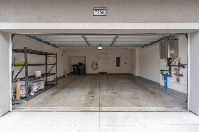 Building Photo - Newer townhome rental located in the gated One Seven Eight community!