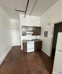 Building Photo - 2016 E Main St