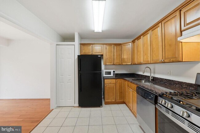 Building Photo - 5578 Burnside Dr