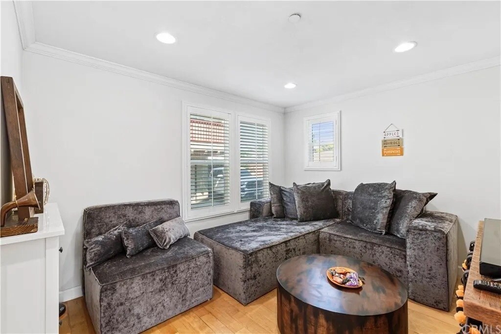 Living Room - 37 E Howard St