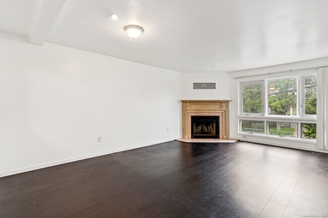 Building Photo - 16 Byington Pl