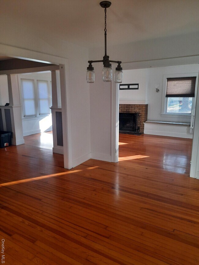 Building Photo - 23 Valley Ave