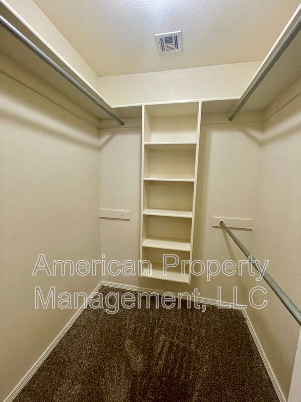Building Photo - 2028-P2028 W 57th St
