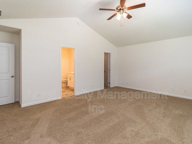 Building Photo - 4831 Birchcrest Ln