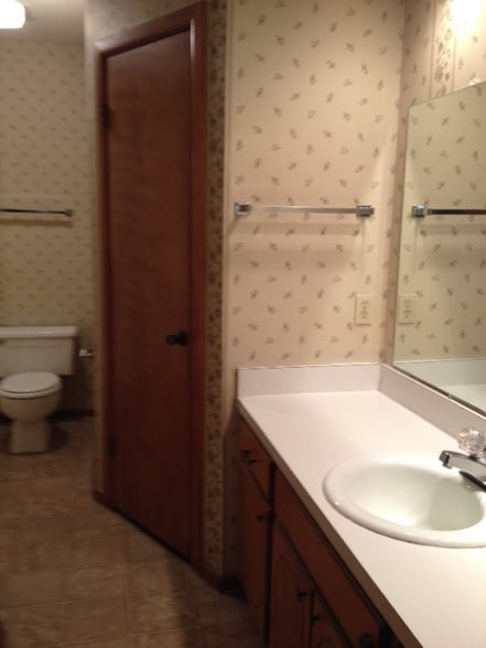 Building Photo - 5001 N Park Rd