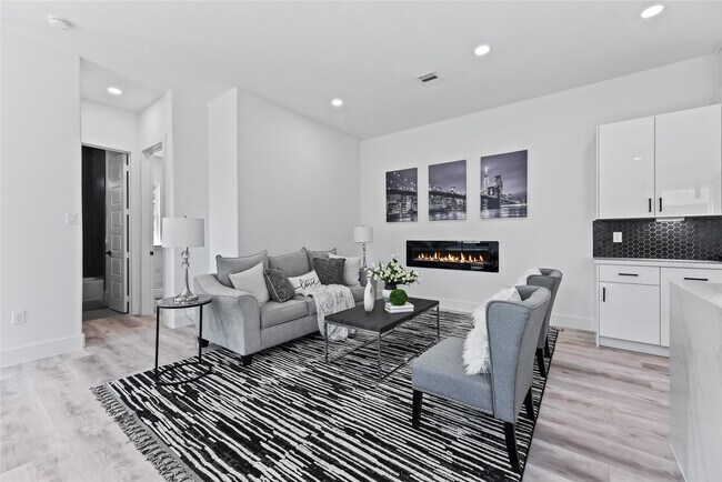 Building Photo - 7212 England St